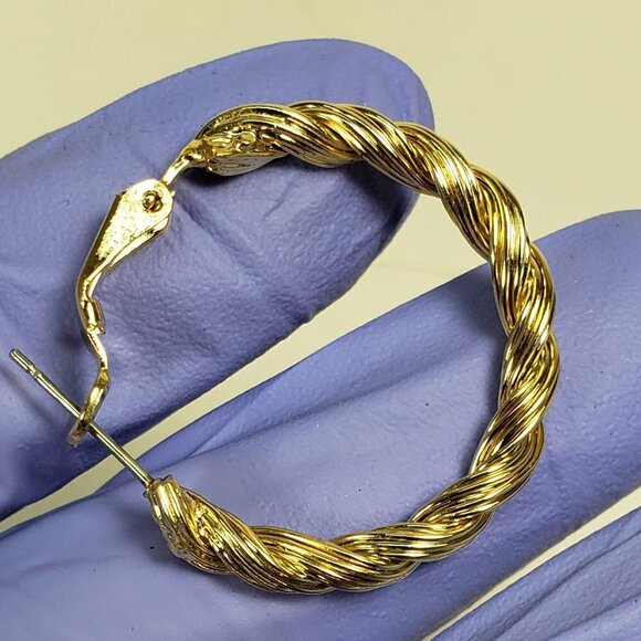 Elegant Gold Tone Twisted Wire Hoop Earrings – Chic Lightweight Fashion Jewelry - Picture 4 of 9